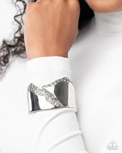 Load image into Gallery viewer, Twinkly Traverse - White